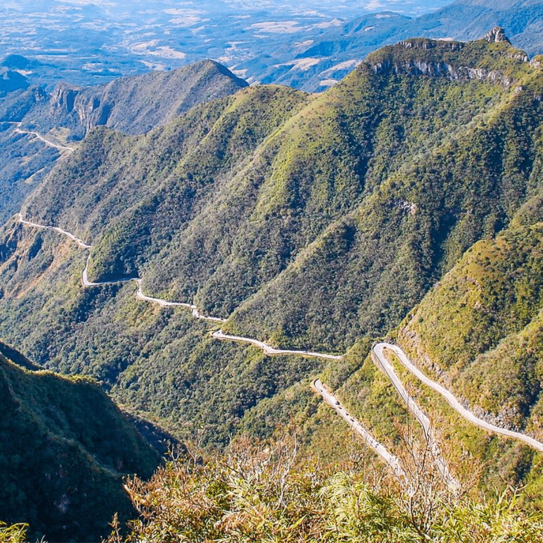Vista aérea das curvas da Serra do Rio do Rastro